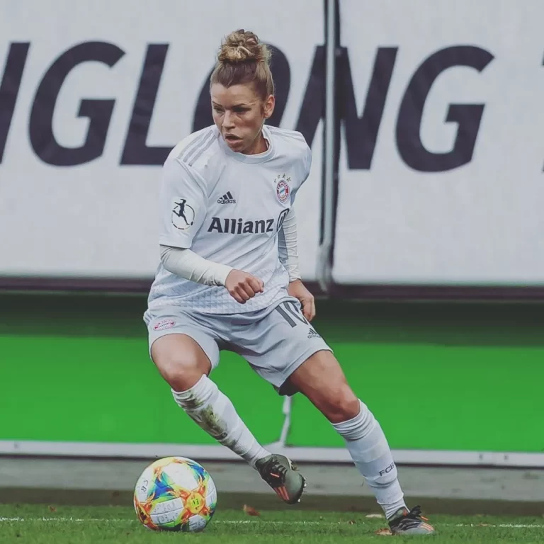 Linda Dallmann Freundin: Das ist die Frau an der Seite der Nationalspielerin (2025)