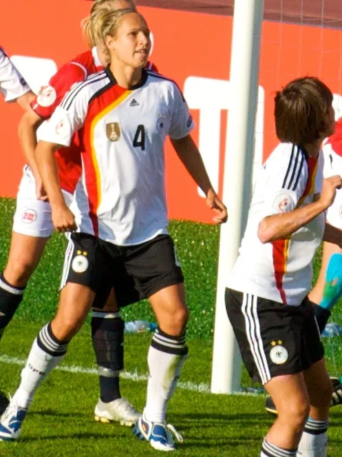 Babett Peter bei der Frauen-Europameisterschaft 2009 im Spiel Deutschland gegen Norwegen.
