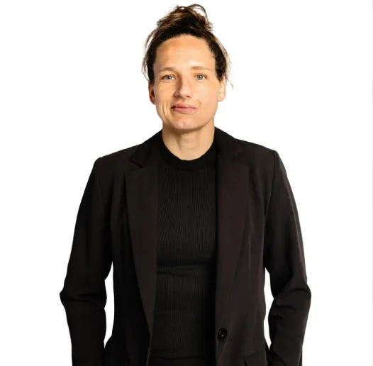 Babett Peter Krankheit: Was über ihre Gesichtslähmung wirklich bekannt ist