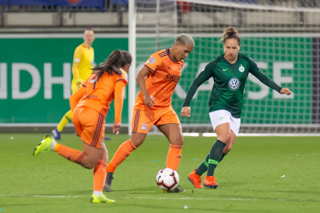 Babett Peter im Trikot des VfL Wolfsburg im Champions-League-Spiel gegen Olympique Lyonnais 2019.